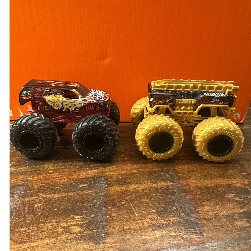 Monster Jam Fire Starter & 5 Alarm Truck Gold Fire Truck 1:64  Hot‎ Wheels Set 2